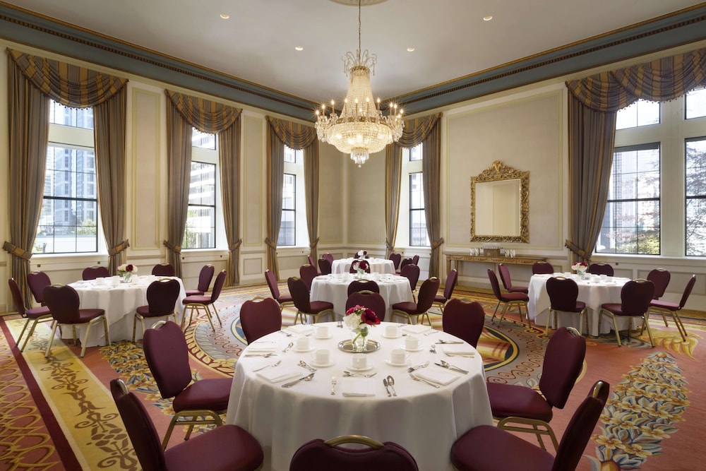 Fairmont Hotel Vancouver — Restaurant & bars in Vancouver, British Columbia