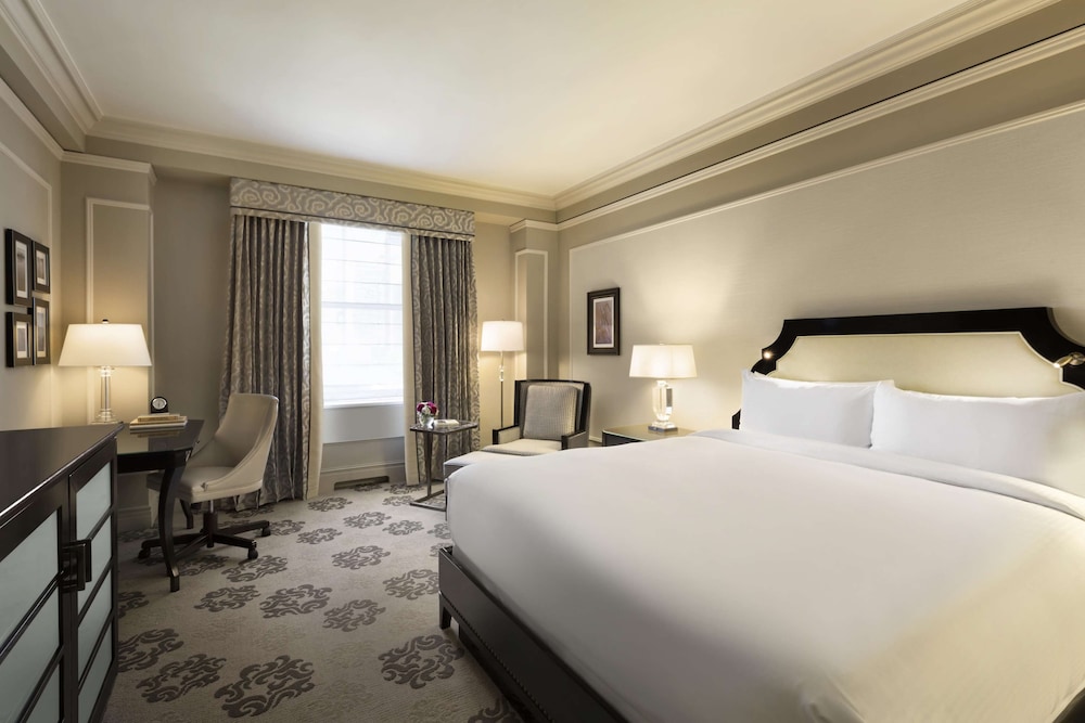 Fairmont Hotel Vancouver — Hotel rooms in Vancouver, British Columbia