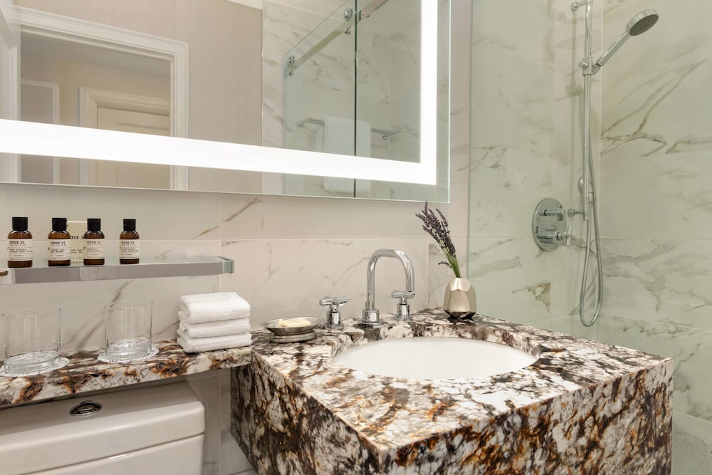 Fairmont Hotel Vancouver — Hotel rooms in Vancouver, British Columbia