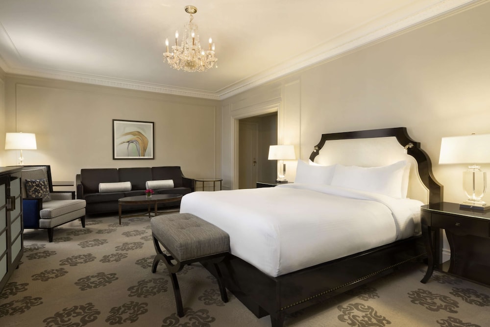 Fairmont Hotel Vancouver — Hotel rooms in Vancouver, British Columbia
