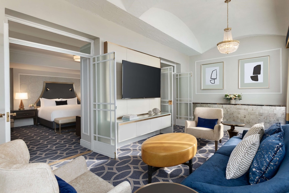 Fairmont Hotel Vancouver — Hotel rooms in Vancouver, British Columbia