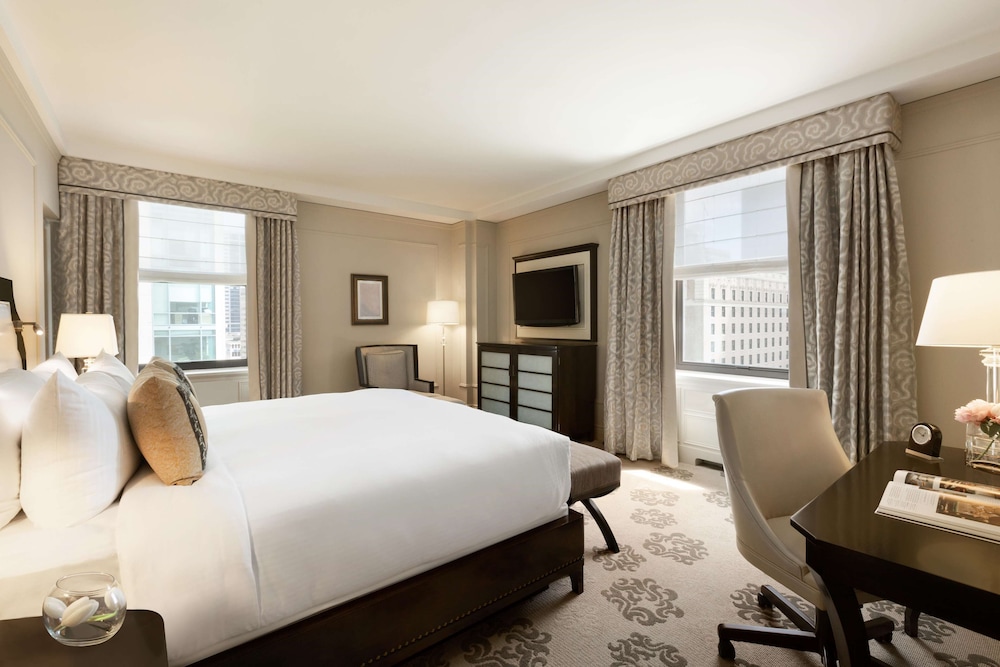 Fairmont Hotel Vancouver — Hotel rooms in Vancouver, British Columbia