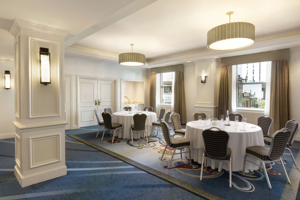 Fairmont Hotel Vancouver — Restaurant & bars in Vancouver, British Columbia