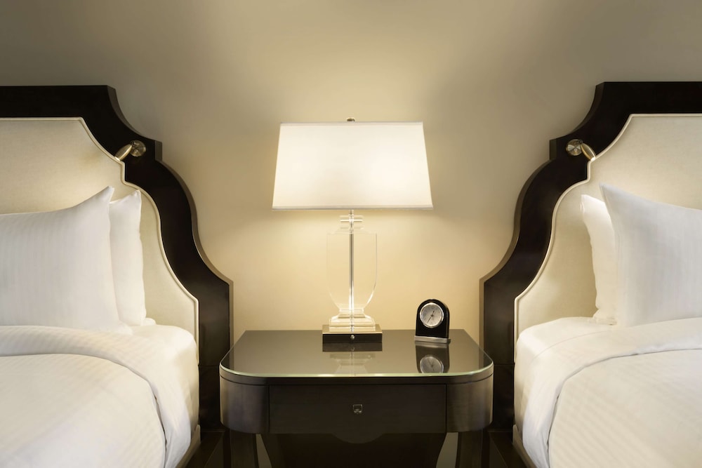 Fairmont Hotel Vancouver — Hotel rooms in Vancouver, British Columbia