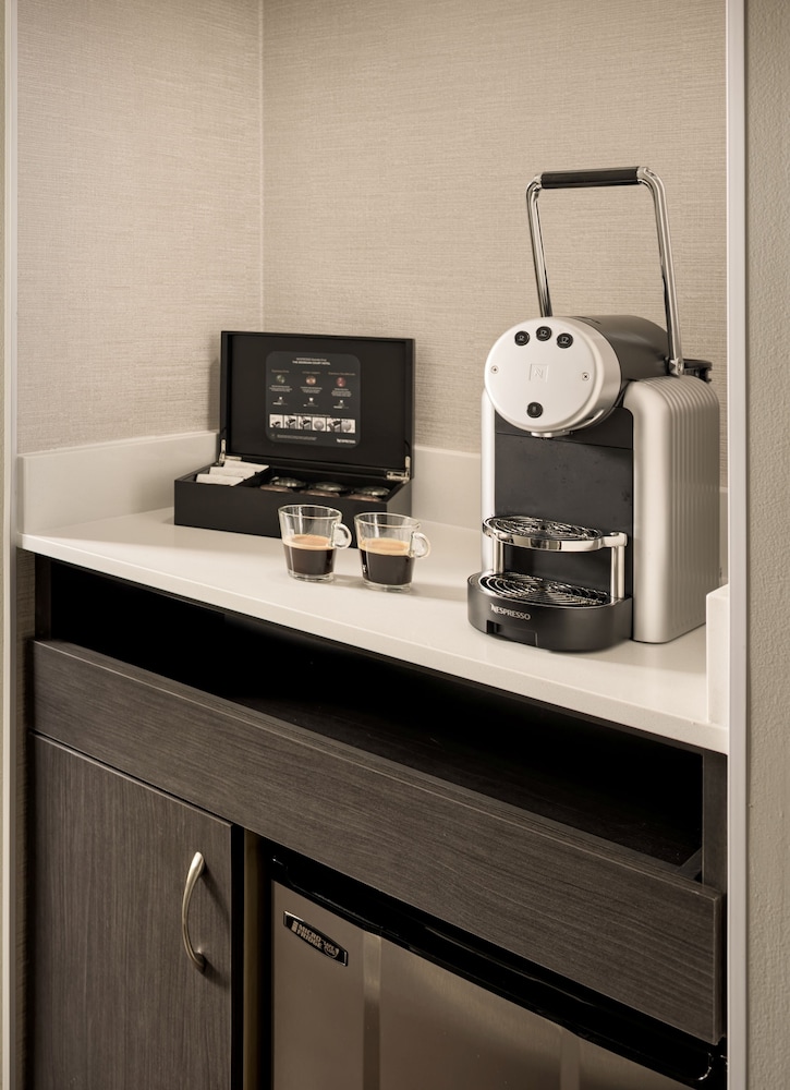 Georgian Court Hotel, WorldHotels Elite — Hotel rooms in Vancouver, British Columbia