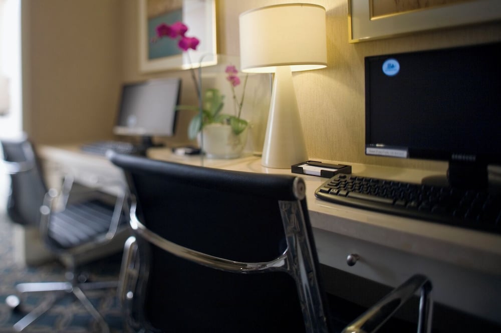 Georgian Court Hotel, WorldHotels Elite — Hotel rooms in Vancouver, British Columbia