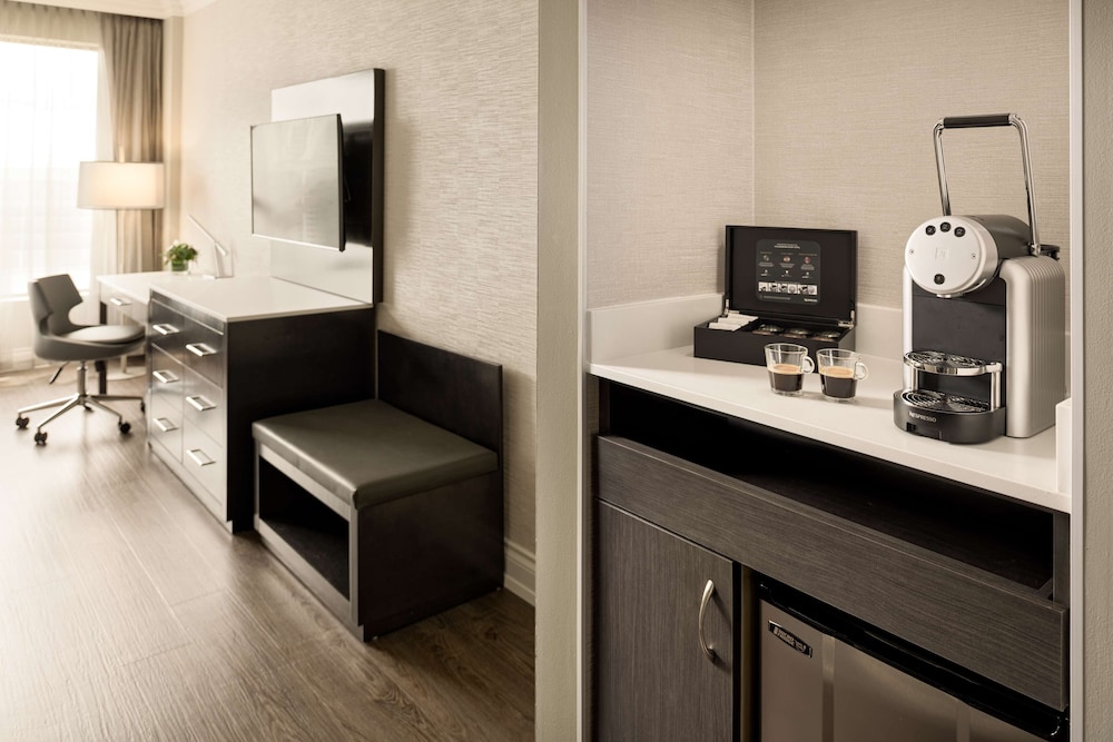 Georgian Court Hotel, WorldHotels Elite — Hotel rooms in Vancouver, British Columbia
