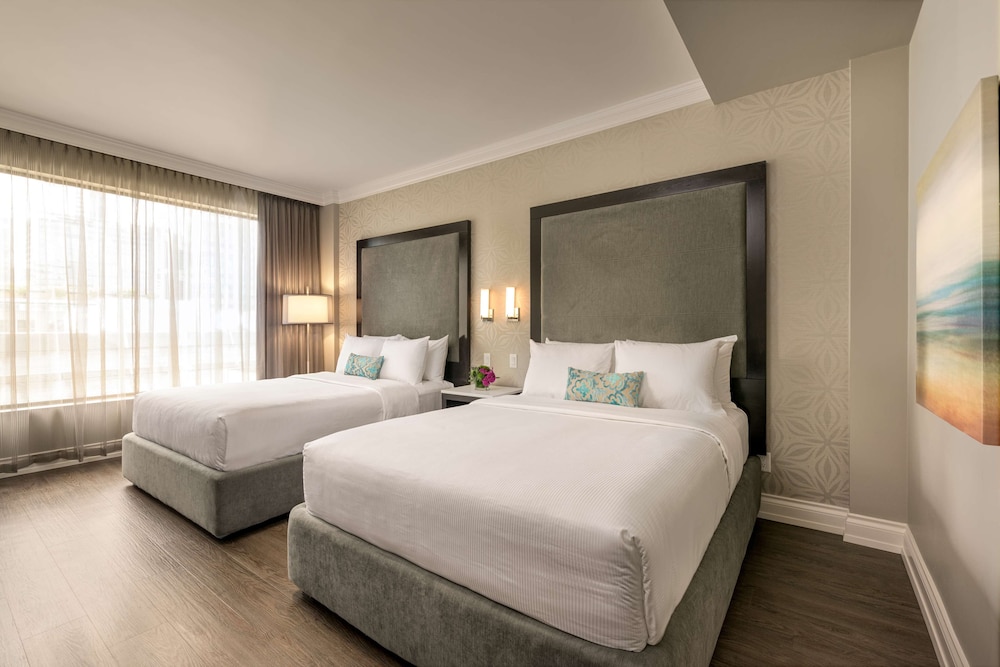 Georgian Court Hotel, WorldHotels Elite — Hotel rooms in Vancouver, British Columbia