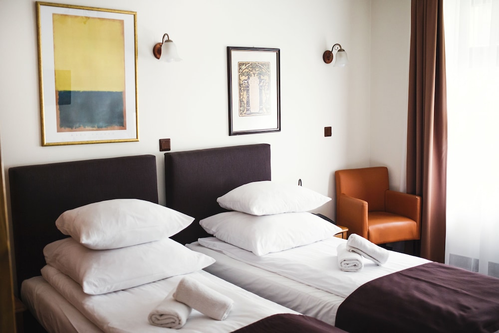 Hotel Eden — Hotel rooms in Krakow, Lesser Poland