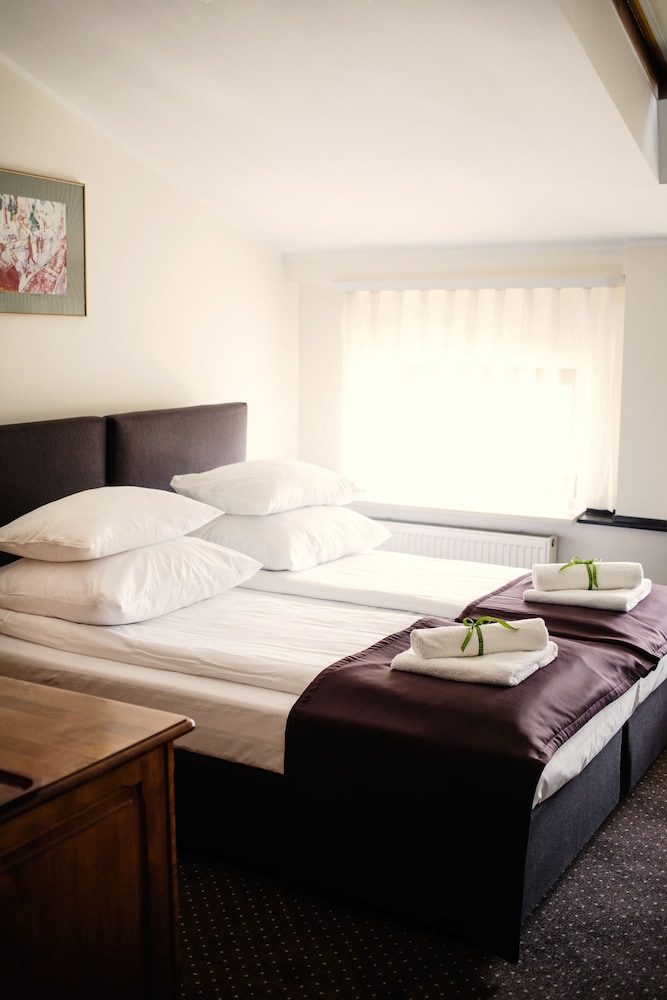 Hotel Eden — Hotel rooms in Krakow, Lesser Poland