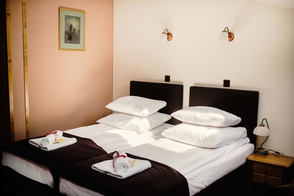 Hotel Eden — Hotel rooms in Krakow, Lesser Poland