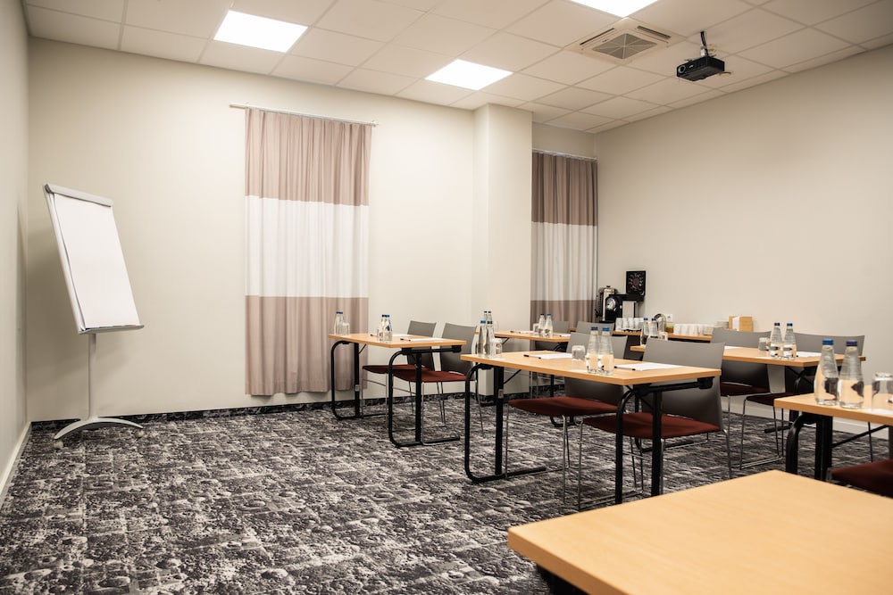 ibis Krakow Centrum — Hotel building in Krakow, Lesser Poland