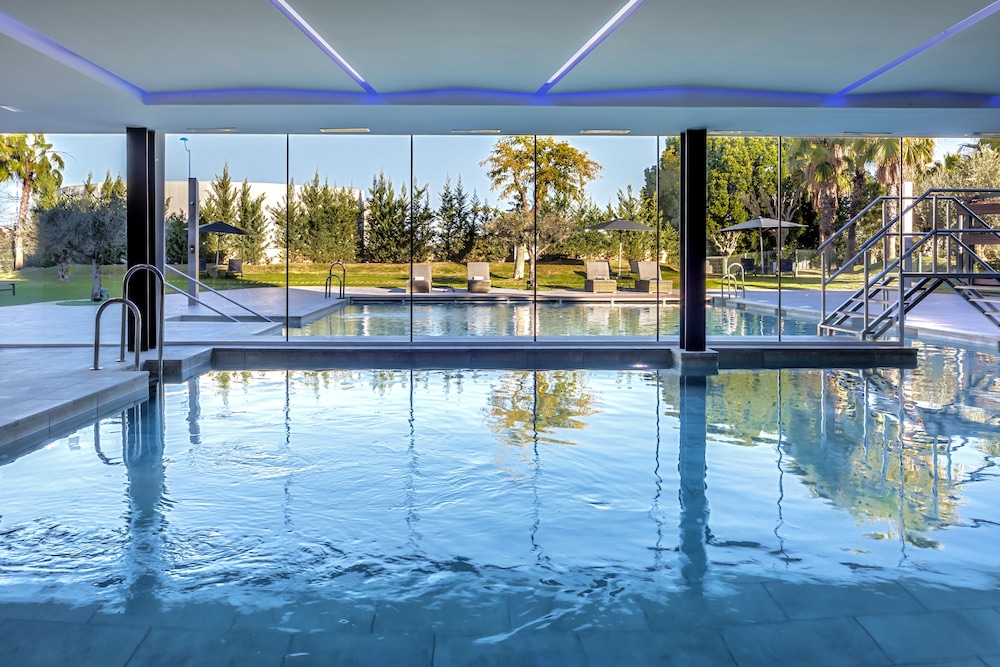 Barceló Sevilla Renacimiento — Swimming pool in Seville, Andalusia