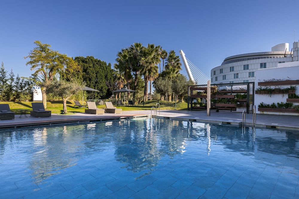 Barceló Sevilla Renacimiento — Swimming pool in Seville, Andalusia