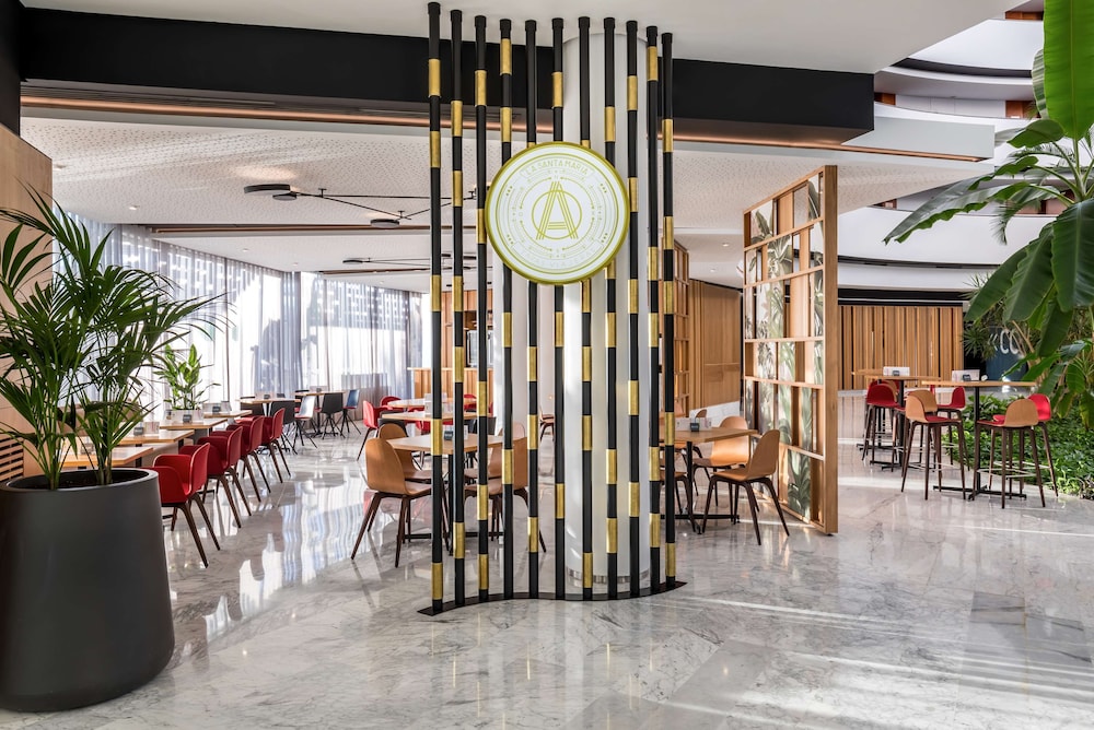 Barceló Sevilla Renacimiento — Restaurant & bars in Seville, Andalusia
