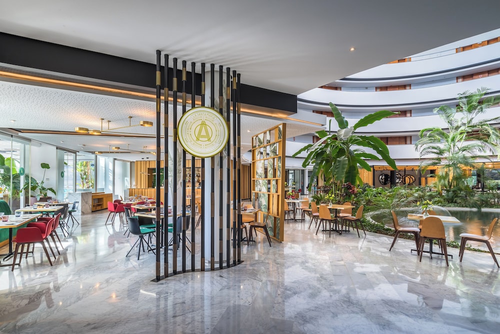 Barceló Sevilla Renacimiento — Restaurant & bars in Seville, Andalusia
