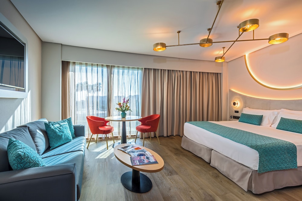 Barceló Sevilla Renacimiento — Hotel rooms in Seville, Andalusia