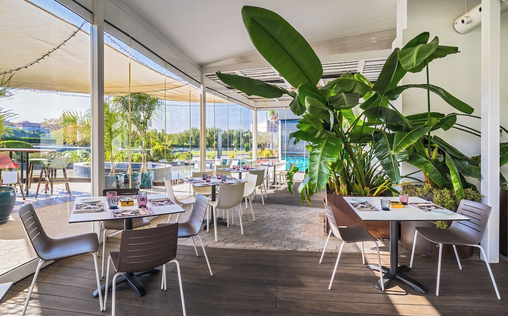Barceló Sevilla Renacimiento — Restaurant & bars in Seville, Andalusia