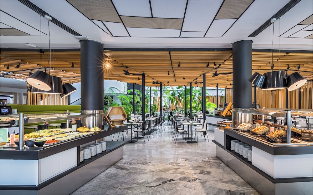 Barceló Sevilla Renacimiento — Restaurant & bars in Seville, Andalusia