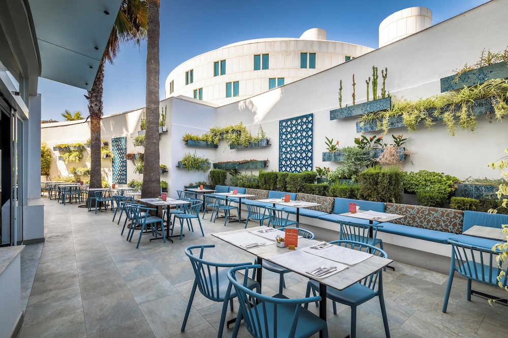 Barceló Sevilla Renacimiento — Restaurant & bars in Seville, Andalusia