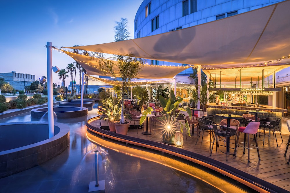 Barceló Sevilla Renacimiento — Restaurant & bars in Seville, Andalusia