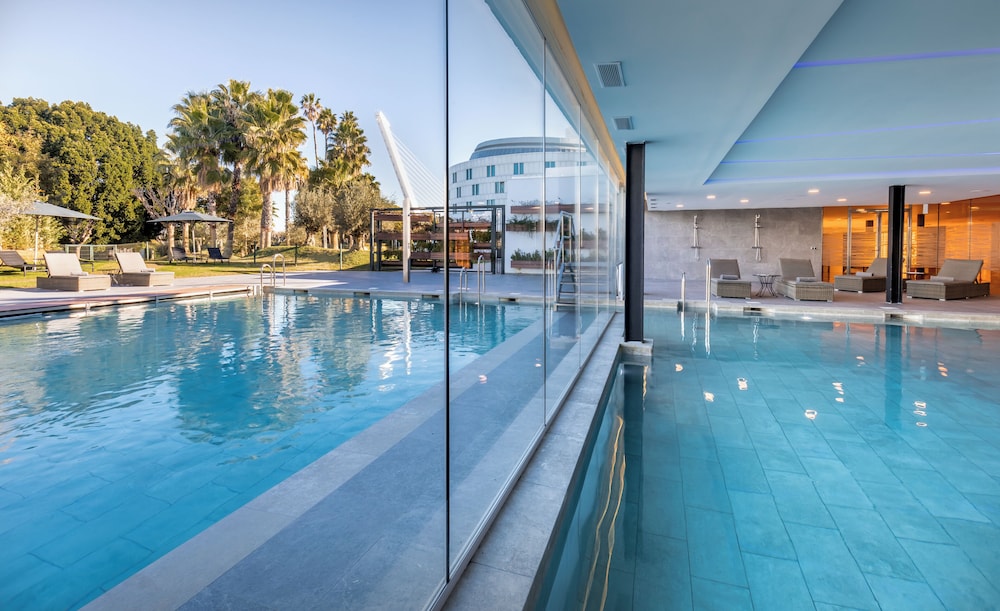 Barceló Sevilla Renacimiento — Swimming pool in Seville, Andalusia