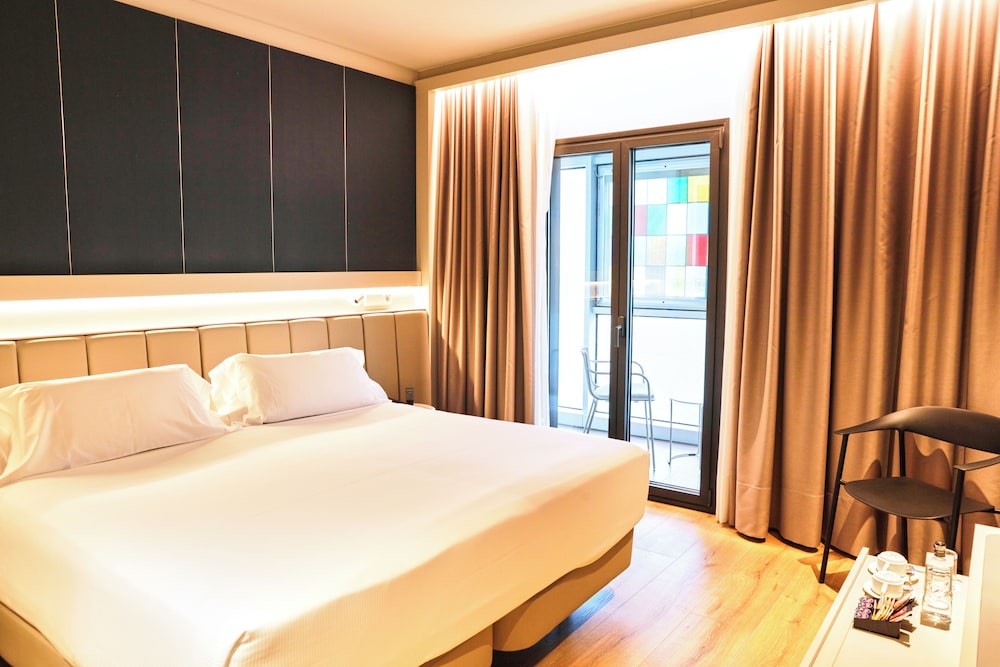 Becquer Hotel, Historic City Center — Hotel rooms in Seville, Andalusia