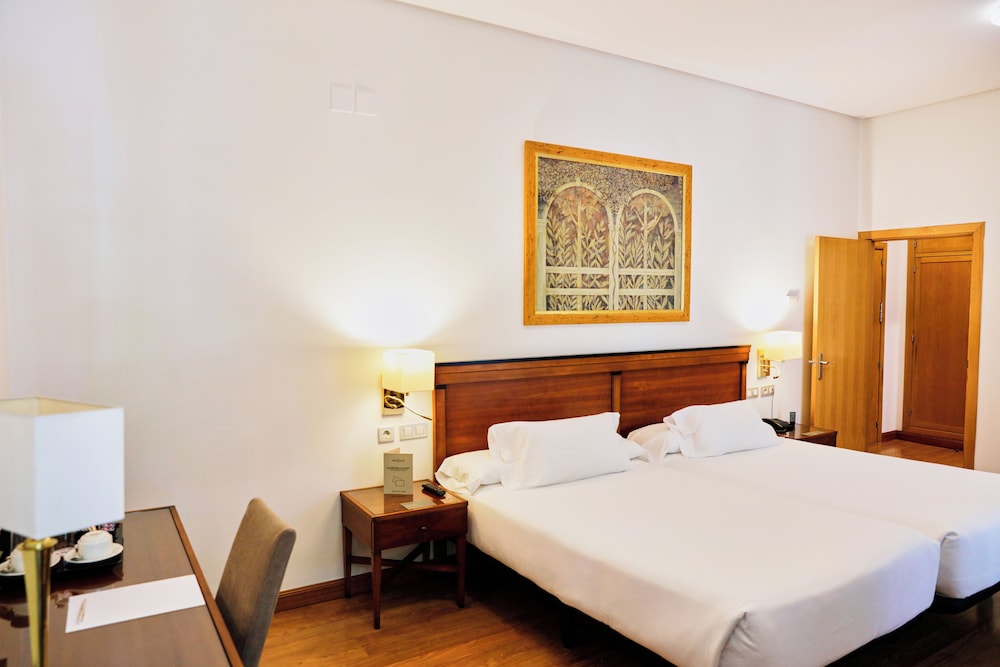 Becquer Hotel, Historic City Center — Hotel rooms in Seville, Andalusia