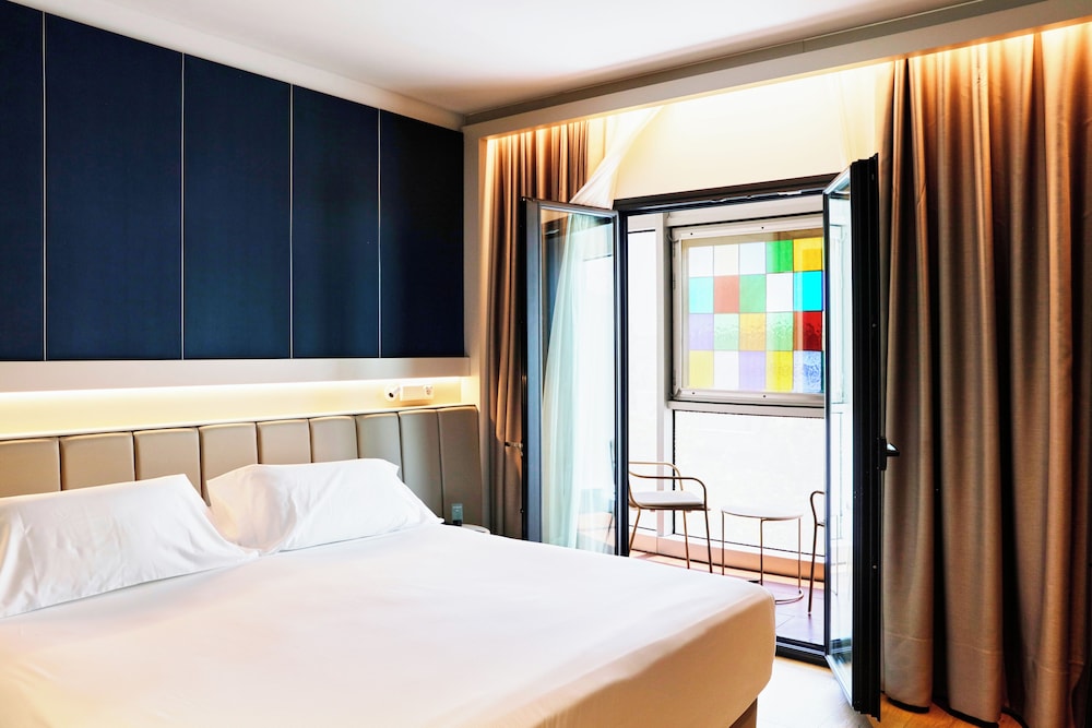 Becquer Hotel, Historic City Center — Hotel rooms in Seville, Andalusia