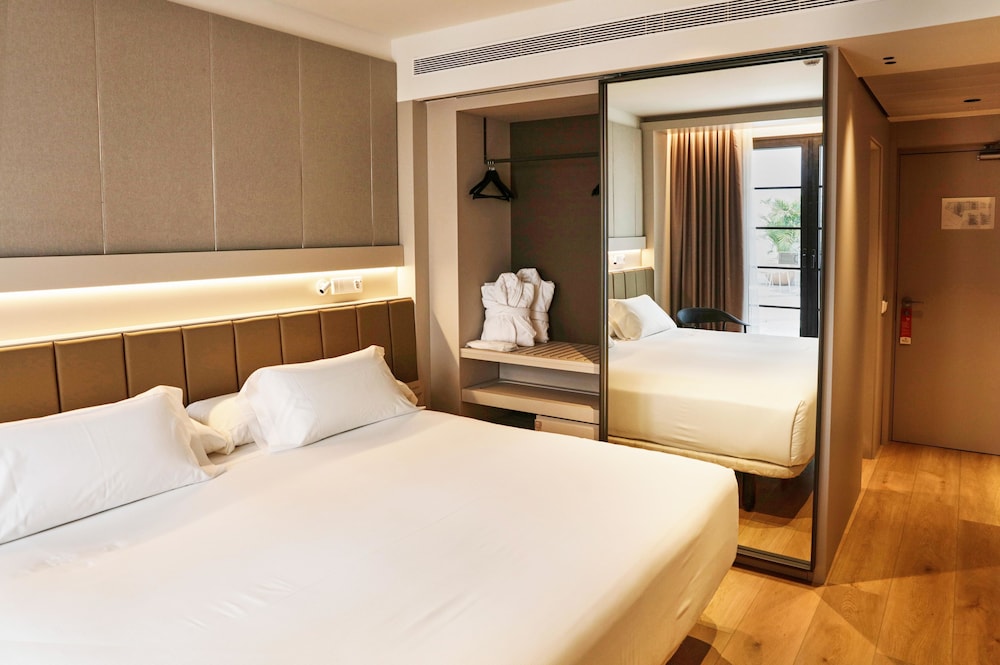 Becquer Hotel, Historic City Center — Hotel rooms in Seville, Andalusia