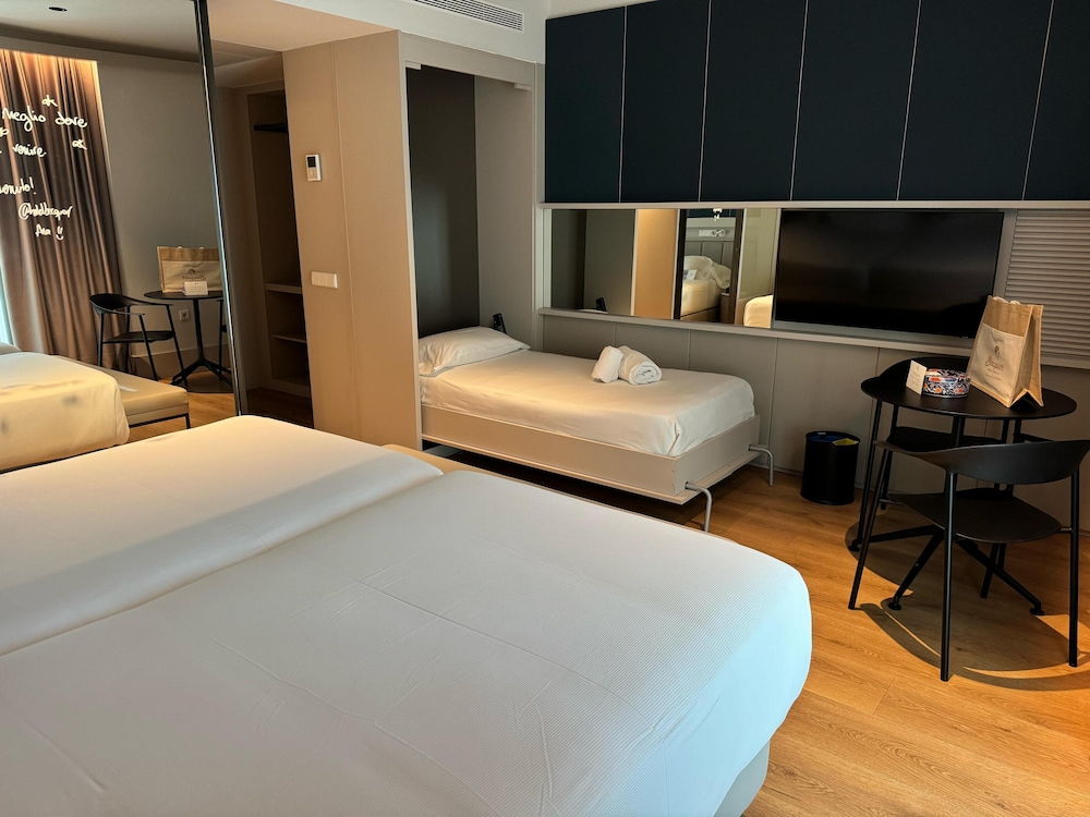Becquer Hotel, Historic City Center — Hotel rooms in Seville, Andalusia