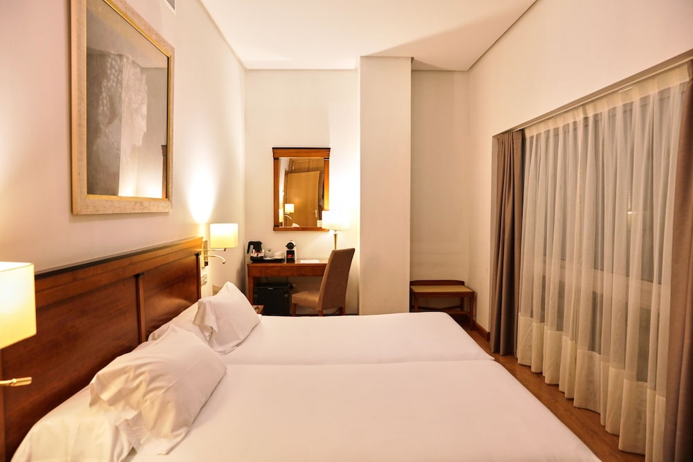 Becquer Hotel, Historic City Center — Hotel rooms in Seville, Andalusia