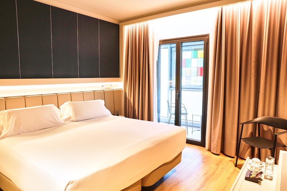 Becquer Hotel, Historic City Center — Hotel rooms in Seville, Andalusia