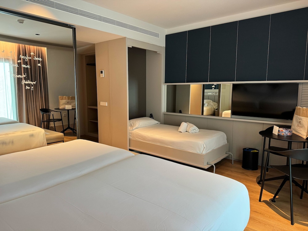 Becquer Hotel, Historic City Center — Hotel rooms in Seville, Andalusia