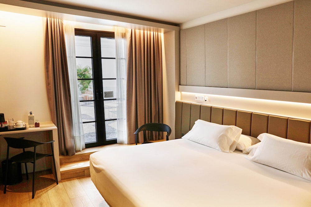 Becquer Hotel, Historic City Center — Hotel rooms in Seville, Andalusia