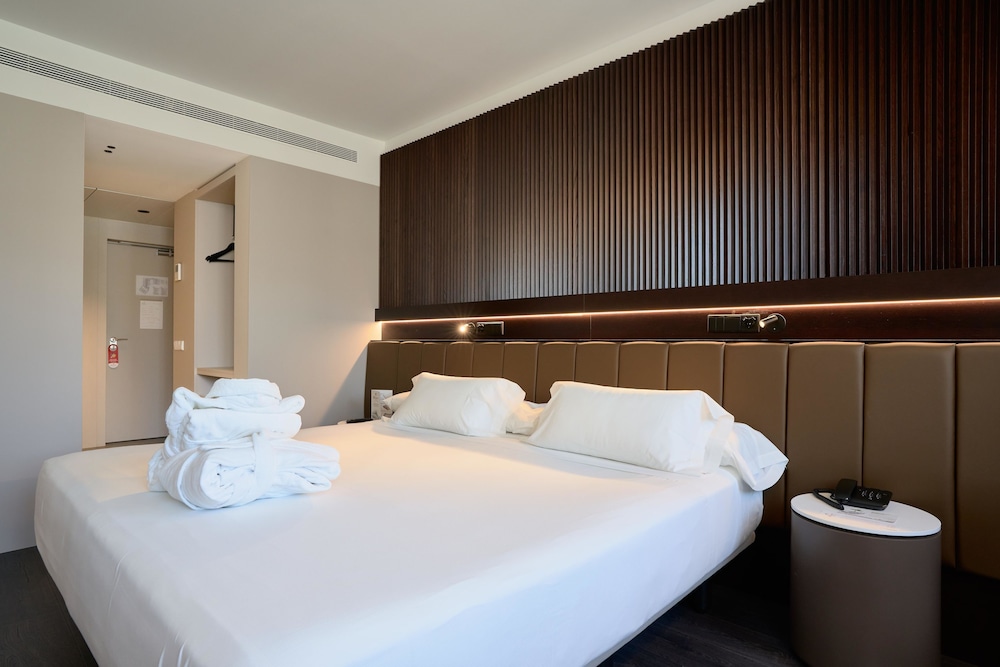Becquer Hotel, Historic City Center — Hotel rooms in Seville, Andalusia