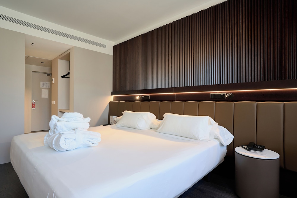 Becquer Hotel, Historic City Center — Hotel rooms in Seville, Andalusia