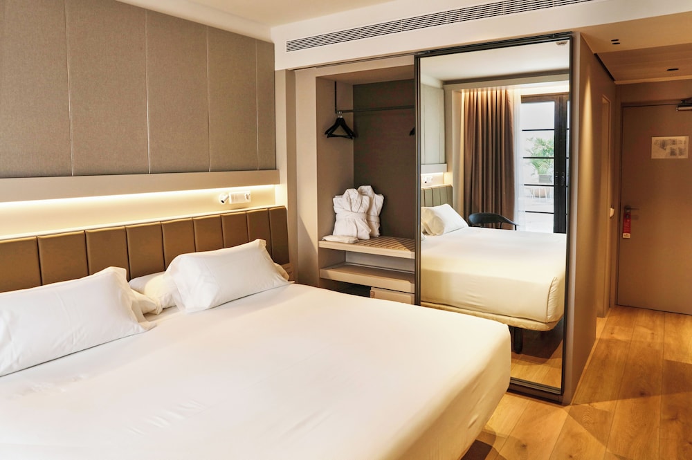 Becquer Hotel, Historic City Center — Hotel rooms in Seville, Andalusia