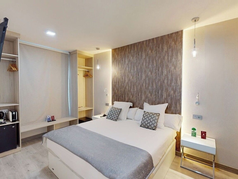 Hotel Bellavista Sevilla — Hotel rooms in Seville, Andalusia