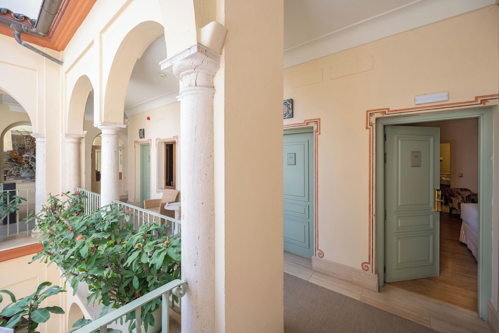Casa Romana Hotel Boutique — Hotel building in Seville, Andalusia