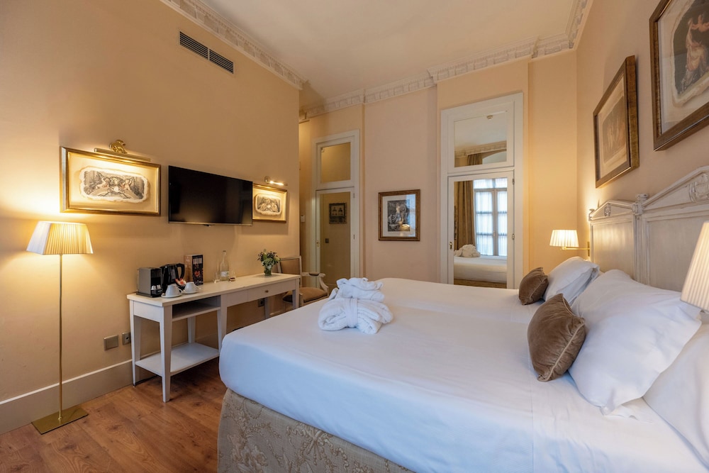 Casa Romana Hotel Boutique — Hotel rooms in Seville, Andalusia