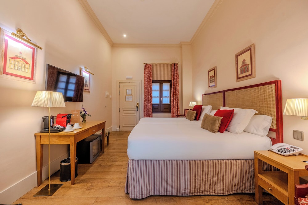 Casa Romana Hotel Boutique — Hotel rooms in Seville, Andalusia