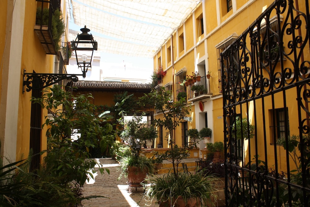 Las Casas de la Judería, Sevilla Historic City Center — Hotel building in Seville, Andalusia
