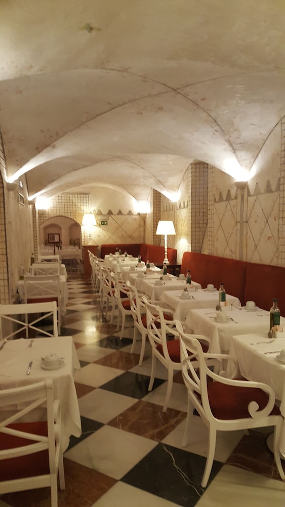 Las Casas de la Judería, Sevilla Historic City Center — Restaurant & bars in Seville, Andalusia