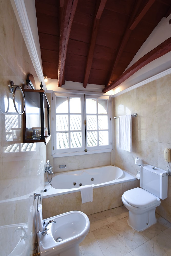 Las Casas de la Judería, Sevilla Historic City Center — Hotel rooms in Seville, Andalusia