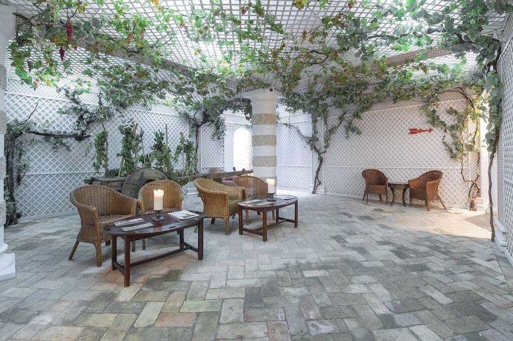 Las Casas de la Judería, Sevilla Historic City Center — Restaurant & bars in Seville, Andalusia