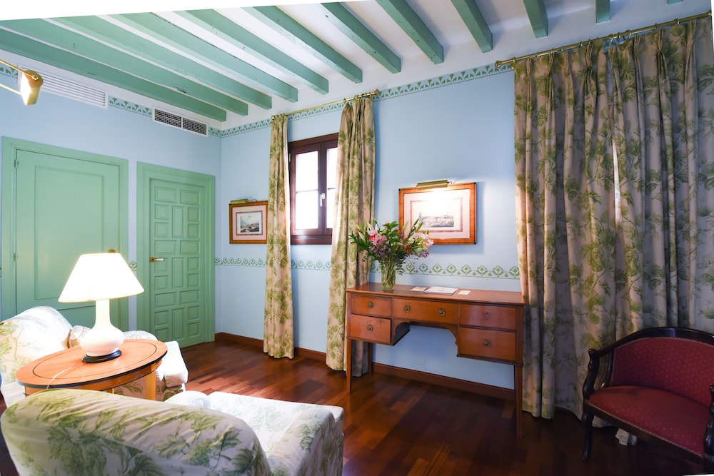 Las Casas de la Judería, Sevilla Historic City Center — Hotel rooms in Seville, Andalusia