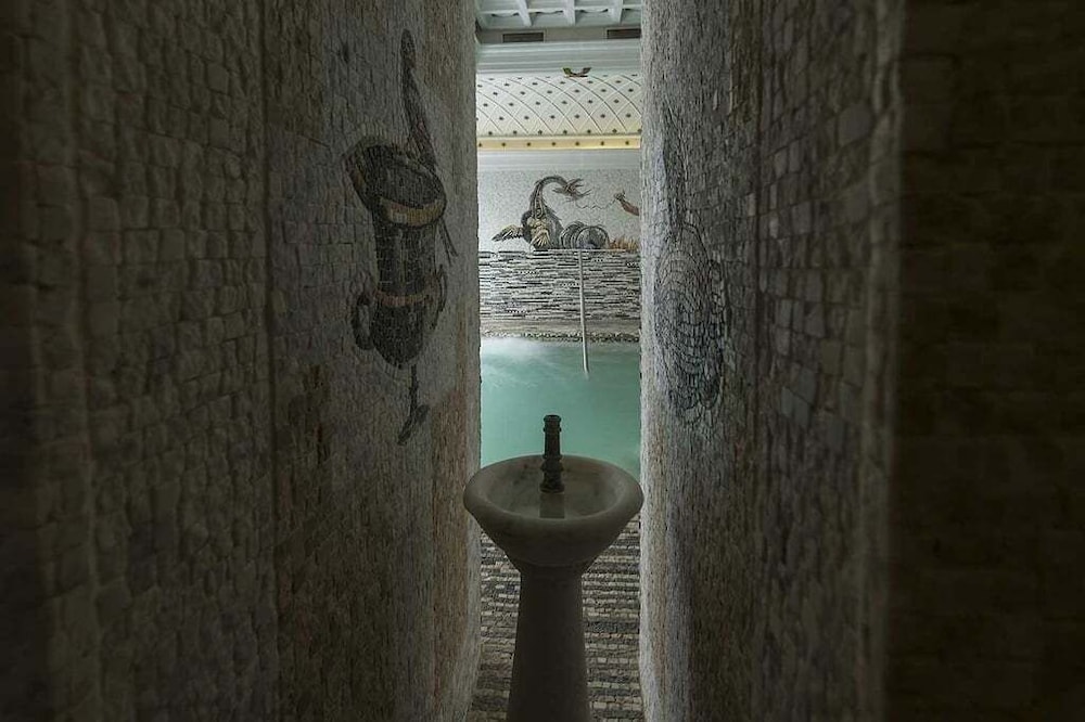Las Casas de la Judería, Sevilla Historic City Center — Spa in Seville, Andalusia