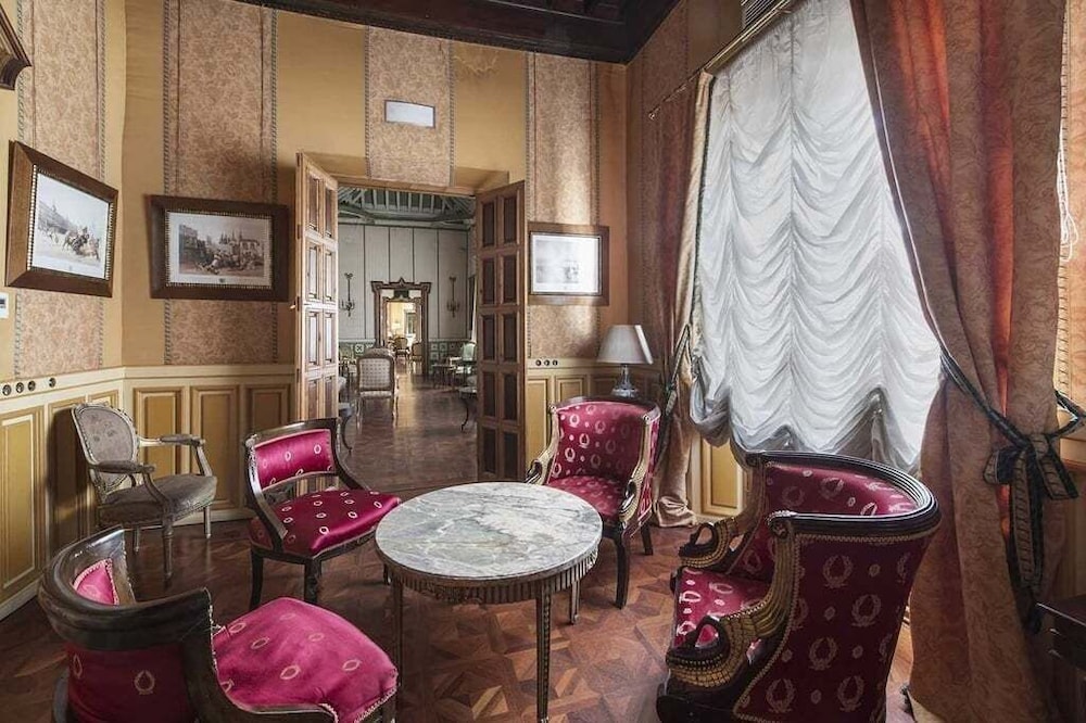 Las Casas de la Judería, Sevilla Historic City Center — Hotel rooms in Seville, Andalusia