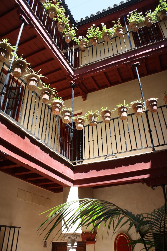 Las Casas de la Judería, Sevilla Historic City Center — Hotel building in Seville, Andalusia
